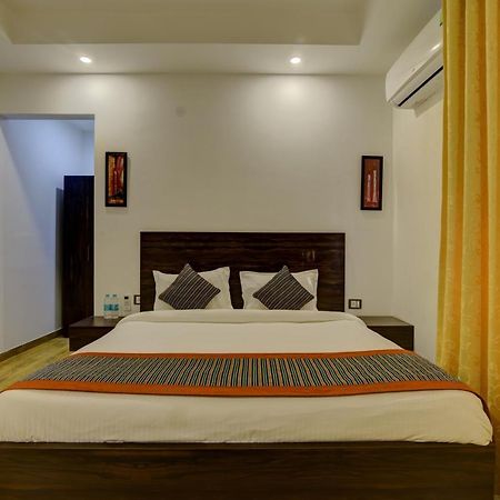 Country Inn Hotels & Resorts Vrindāvan Esterno foto