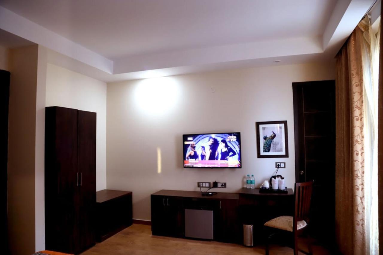 Country Inn Hotels & Resorts Vrindāvan Esterno foto