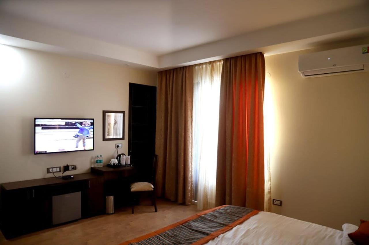 Country Inn Hotels & Resorts Vrindāvan Esterno foto