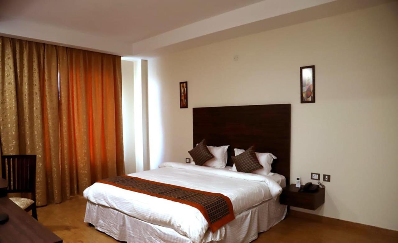Country Inn Hotels & Resorts Vrindāvan Esterno foto