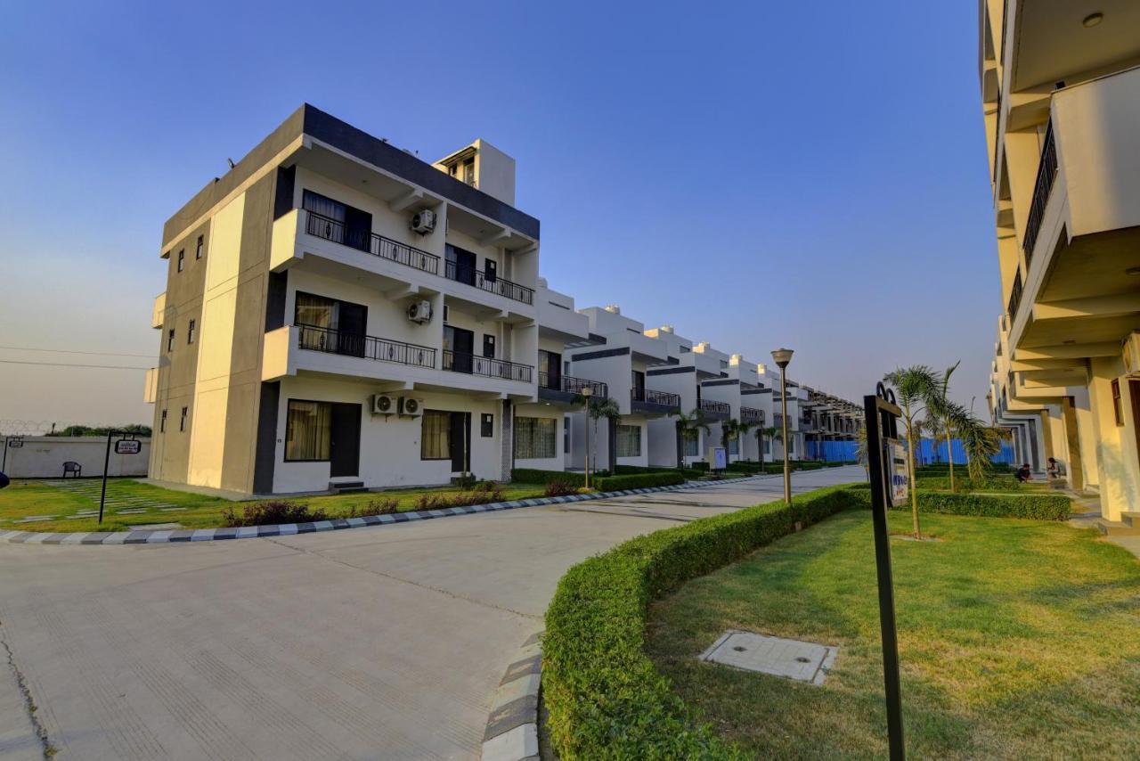 Country Inn Hotels & Resorts Vrindāvan Esterno foto