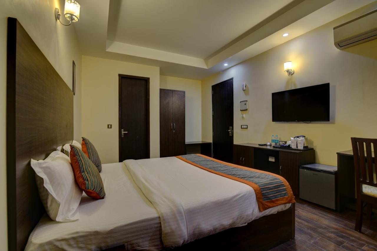 Country Inn Hotels & Resorts Vrindāvan Esterno foto
