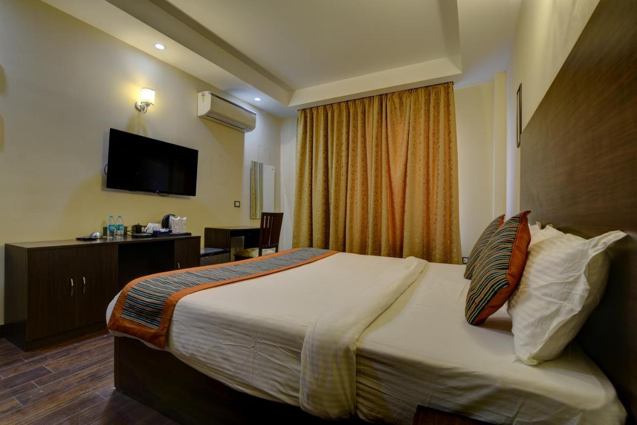 Country Inn Hotels & Resorts Vrindāvan Esterno foto
