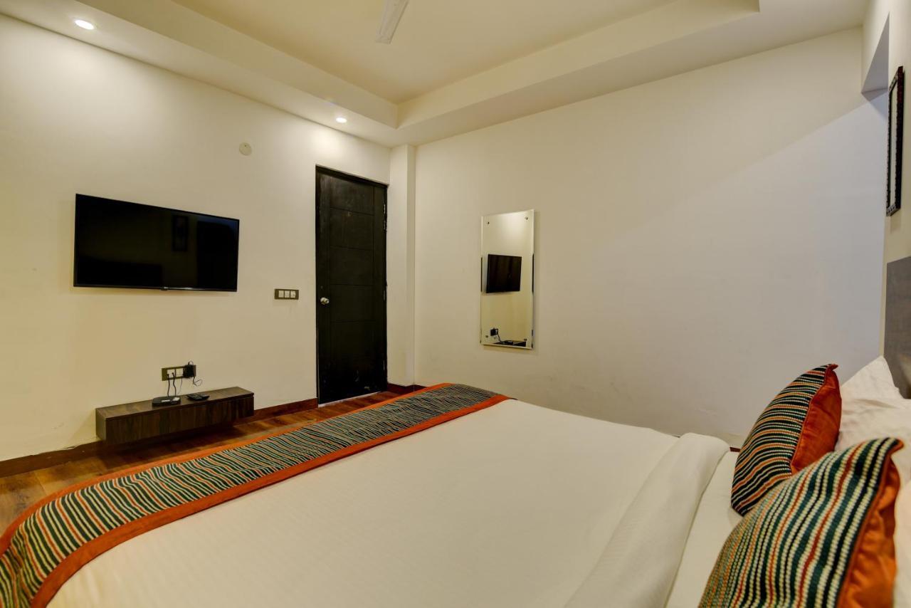 Country Inn Hotels & Resorts Vrindāvan Esterno foto