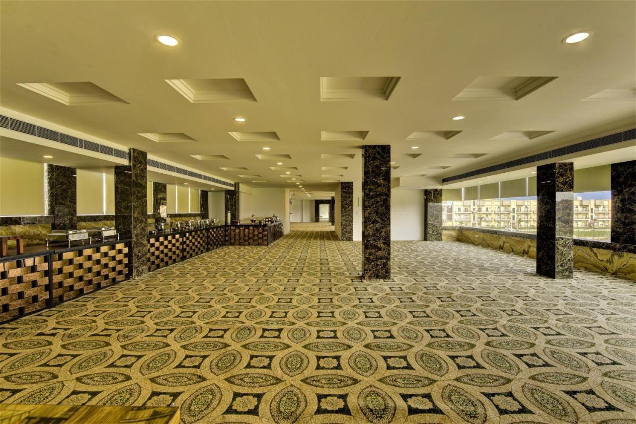 Country Inn Hotels & Resorts Vrindāvan Esterno foto