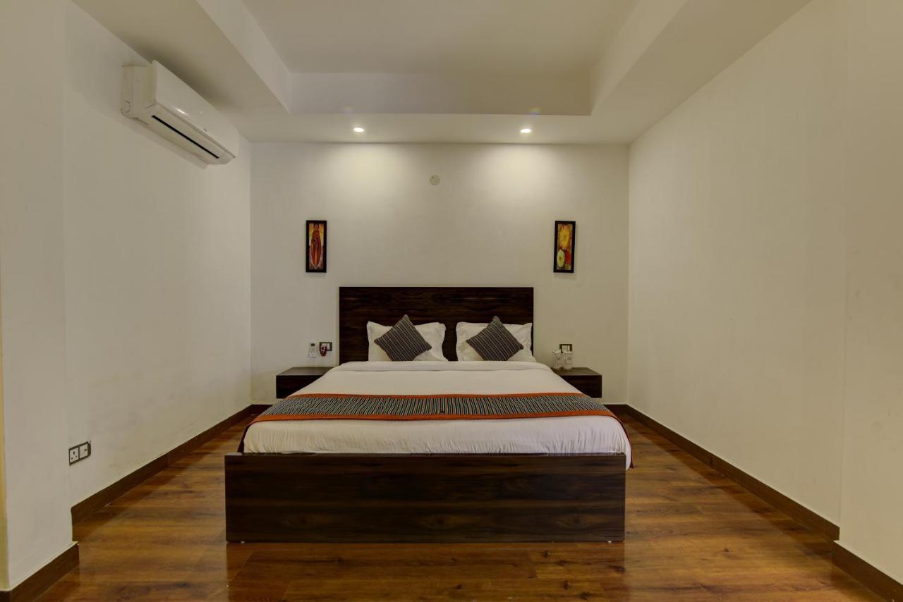Country Inn Hotels & Resorts Vrindāvan Esterno foto